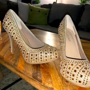 Gold sparkly pumps